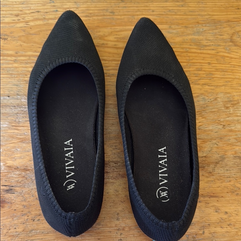 Vivaia Women's Classic Black Flats